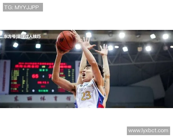 姚明挑战极限跨栏比赛展现运动员不屈精神与卓越风采