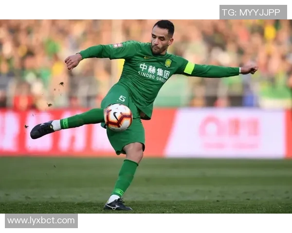 足球明星华丽装扮高清图片欣赏展现运动与时尚完美结合