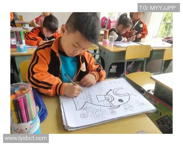 足球明星高清笔袋让你的学习生活充满激情与活力，尽显个性风采与运动魅力