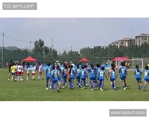 足球明星亲密互动球迷瞬间集锦展现温暖与激情 足球明星亲密互动球迷瞬间集锦展现温暖与激情